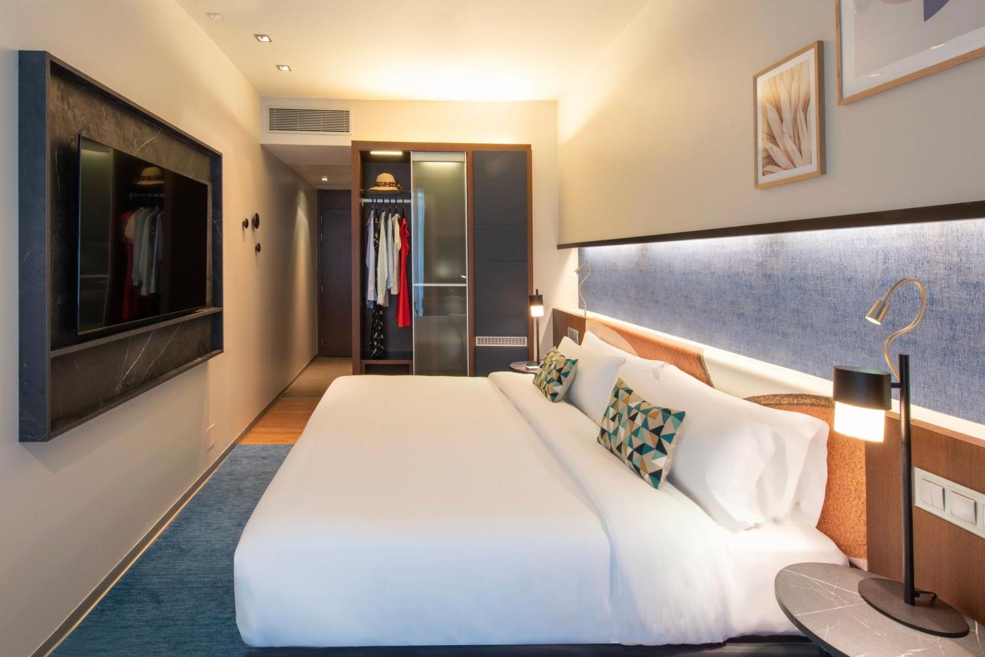 Crowne Plaza Madrid - Centre Retiro By Ihg Hotel Exterior photo